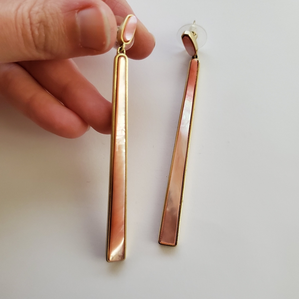 Stunning Kendra Scott Coral Brooklyn Drop Earrings